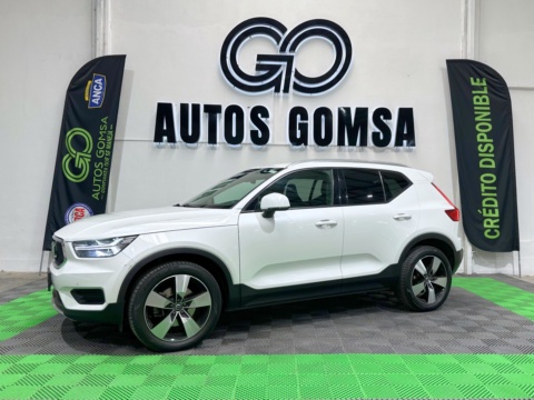 2022 Volvo XC40 Momentum