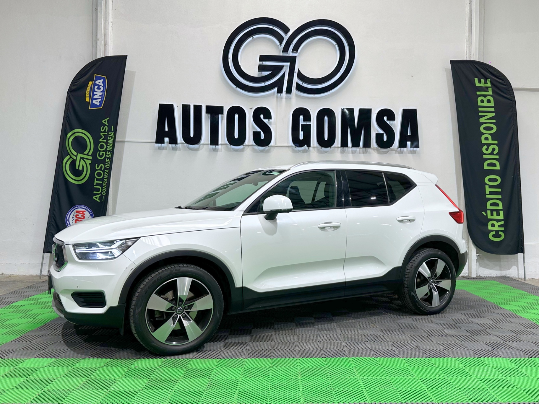 Volvo XC40 Momentum 2022 seminuevo en Monterrey — $439,900 — foto 1