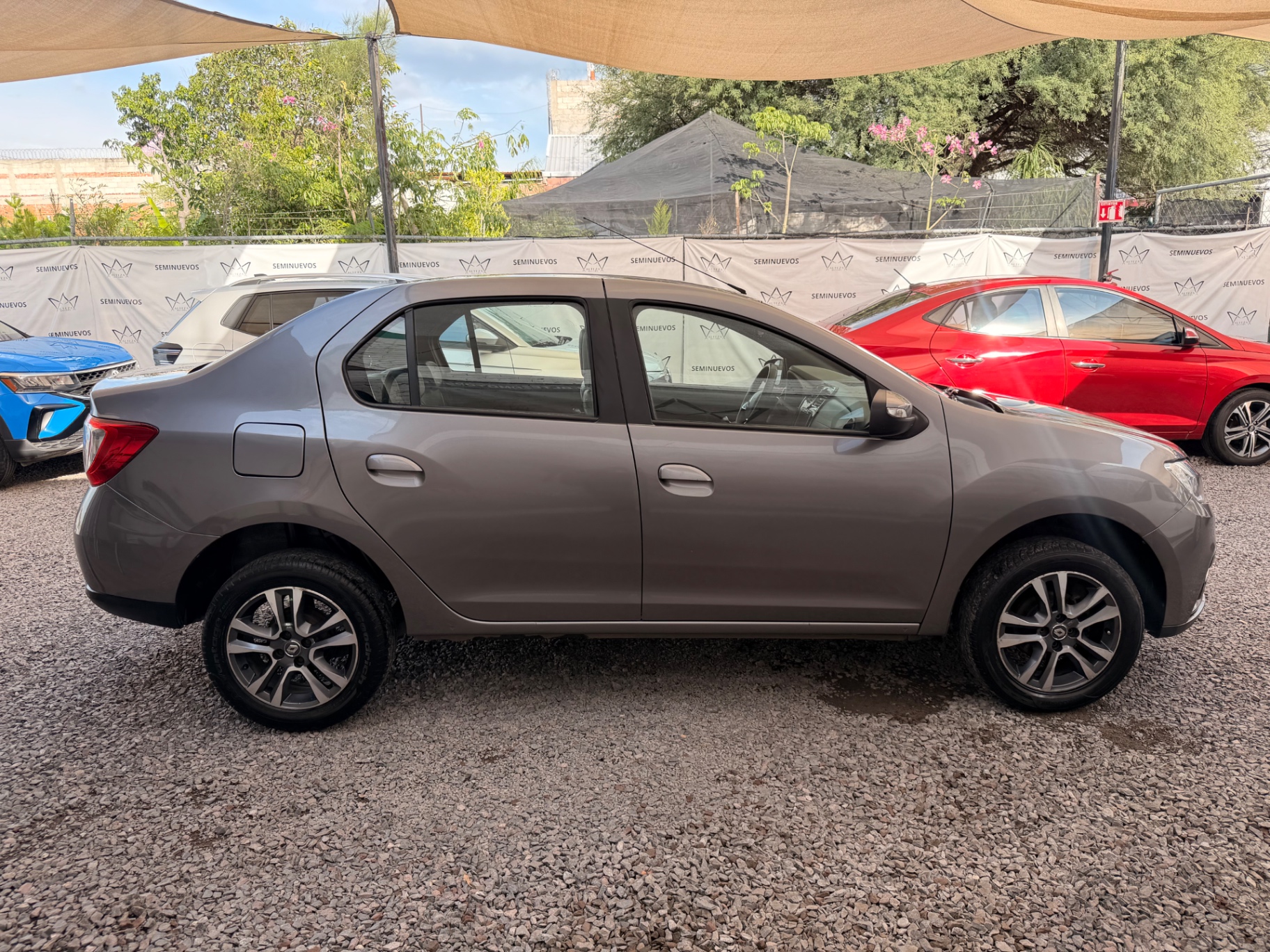 2023 Renault Logan Intens Aut miniatura 3