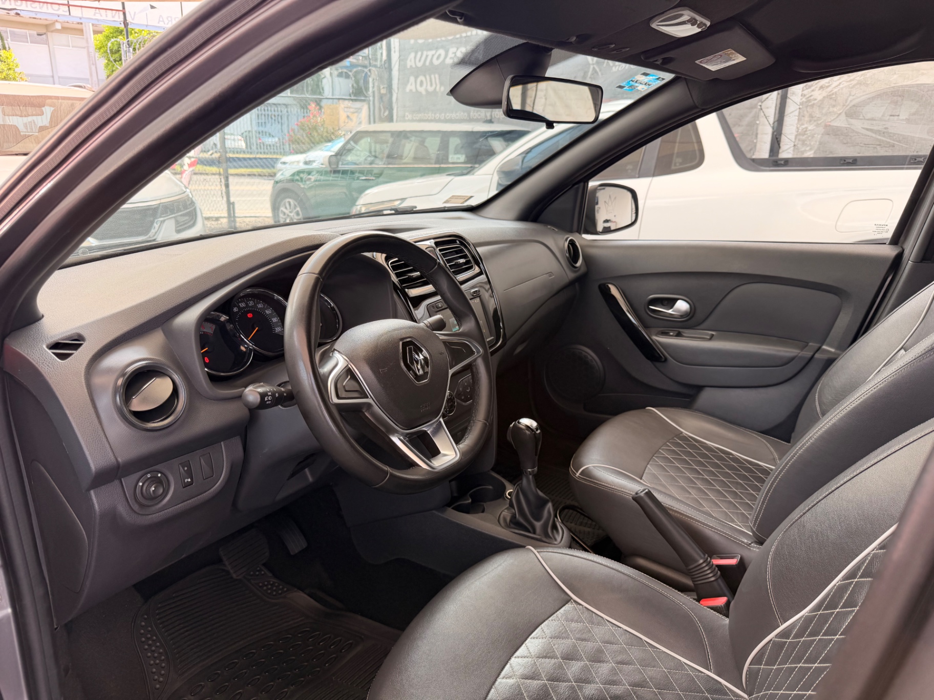 2023 Renault Logan Intens Aut miniatura 6