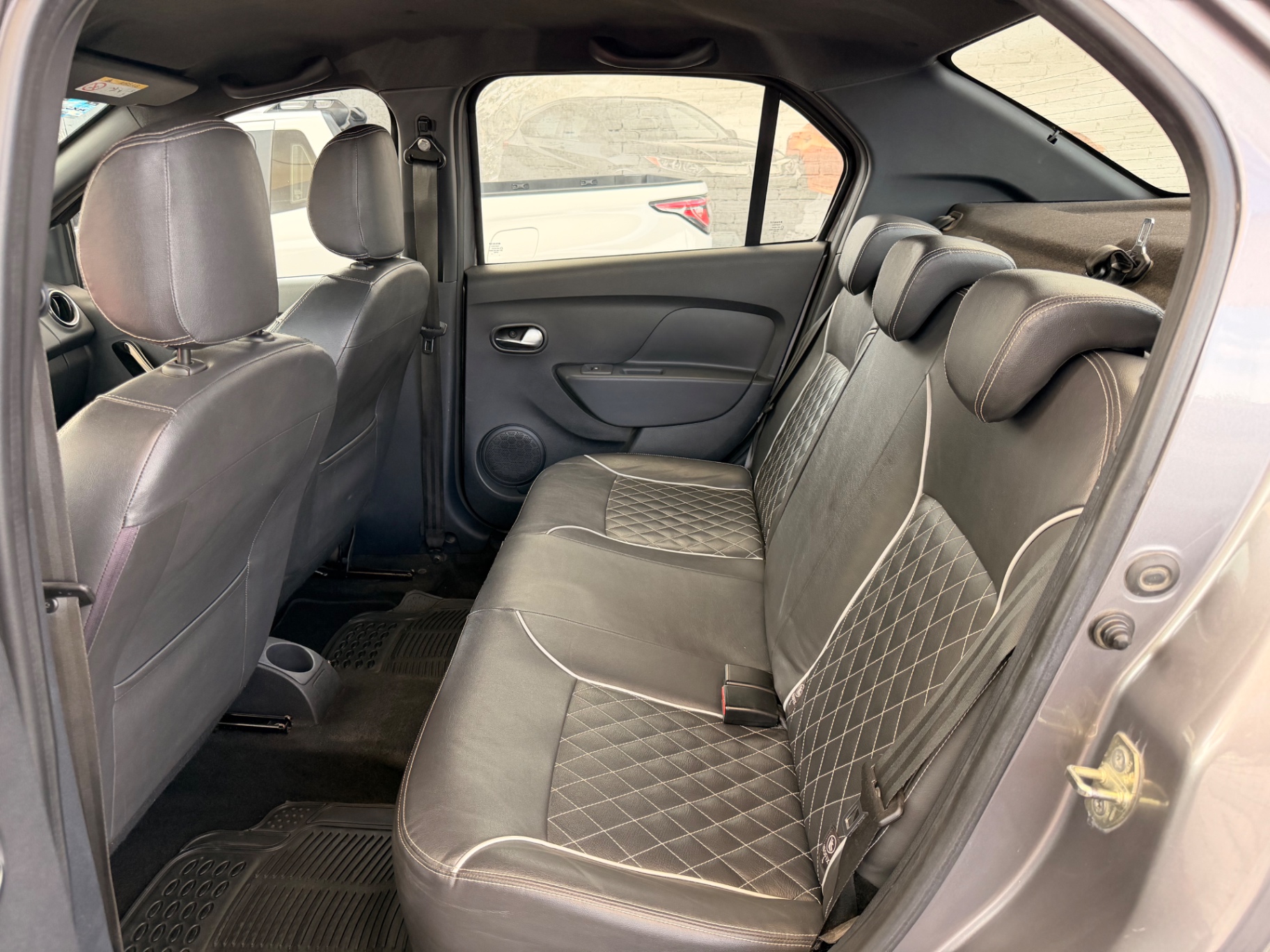 2023 Renault Logan Intens Aut miniatura 10