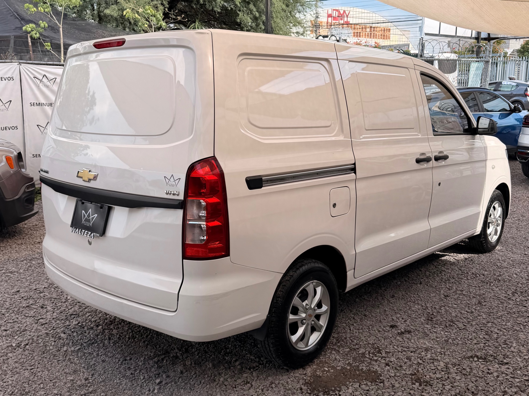 2024 Chevrolet Tornado Van APARTADO miniatura 4