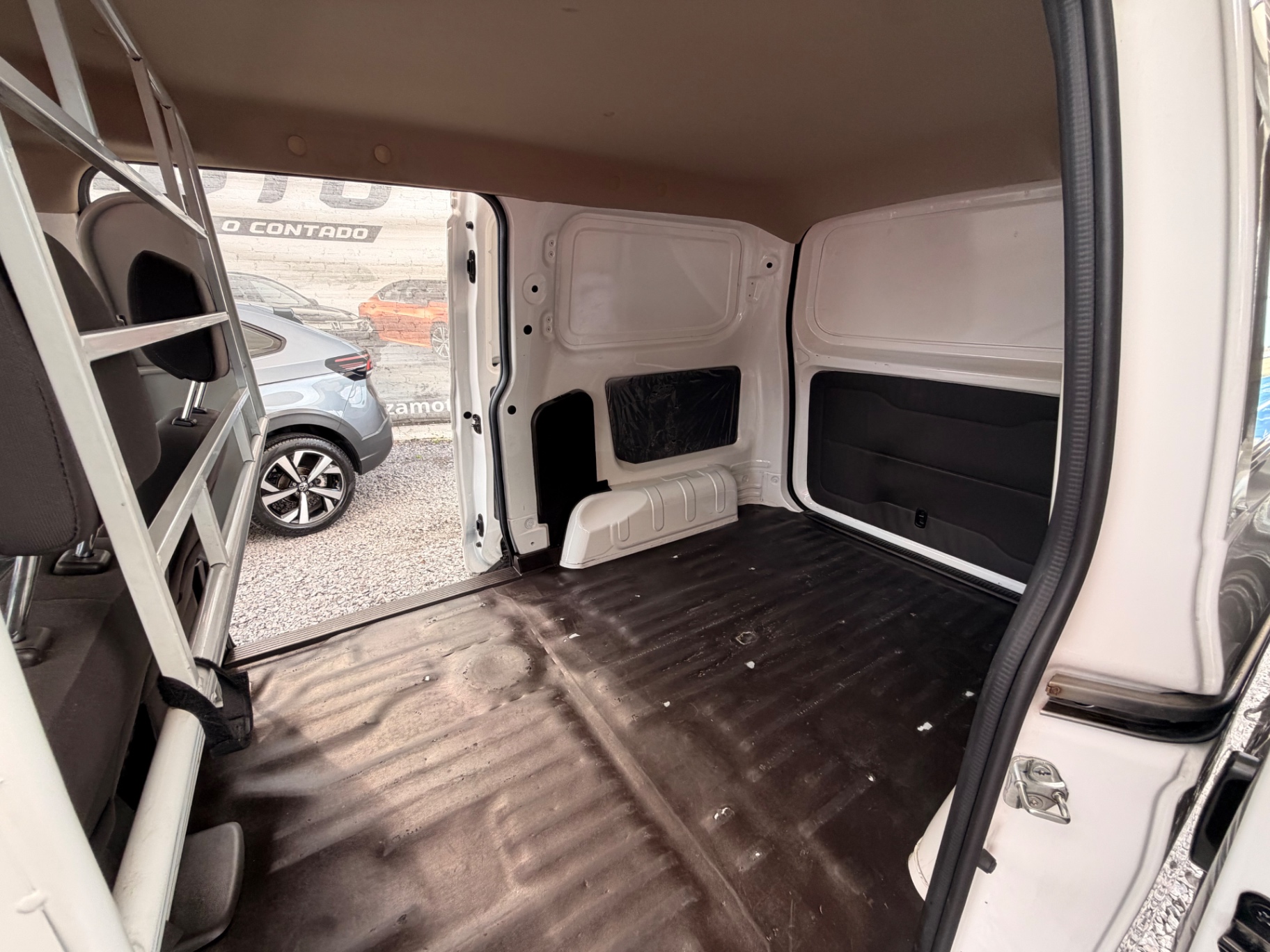 2024 Chevrolet Tornado Van APARTADO miniatura 9