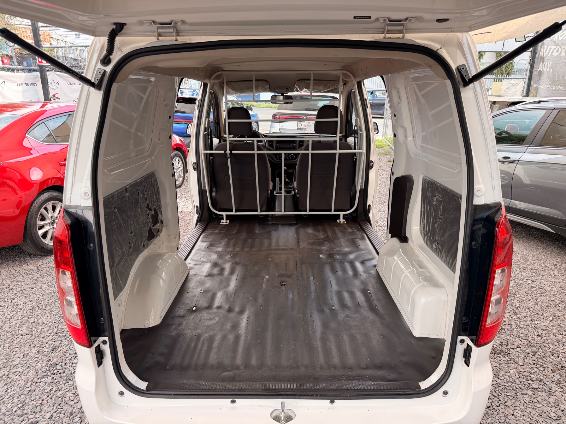 2024 Chevrolet Tornado Van APARTADO miniatura 10