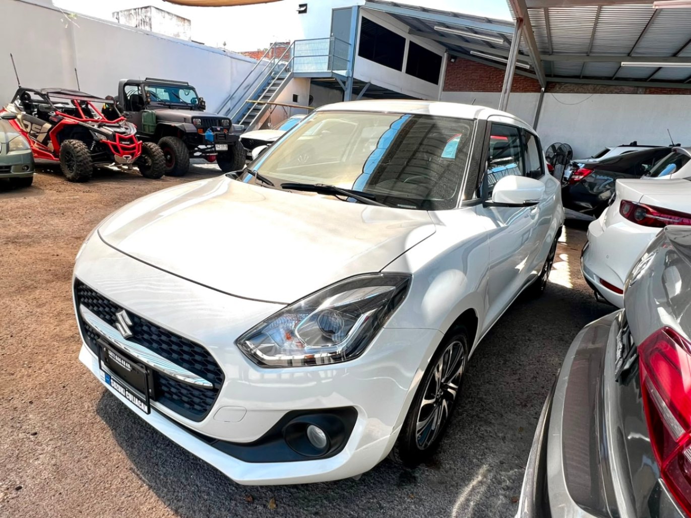 Suzuki SWIFT GLX 2022 seminuevo en Culiacán — $245,000 — foto 1