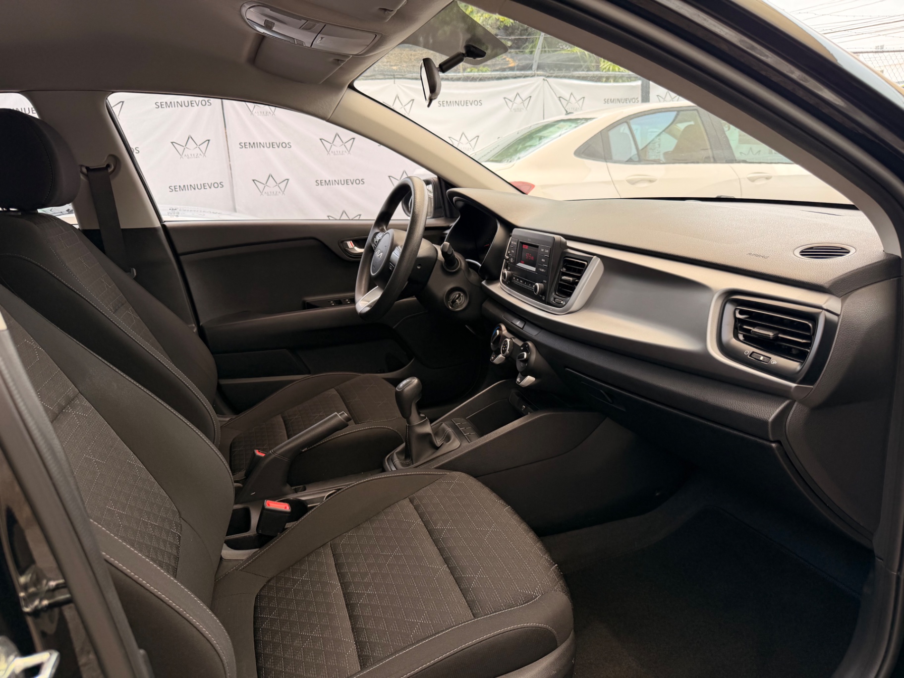 2022 Kia Rio Sedán L Mt miniatura 8