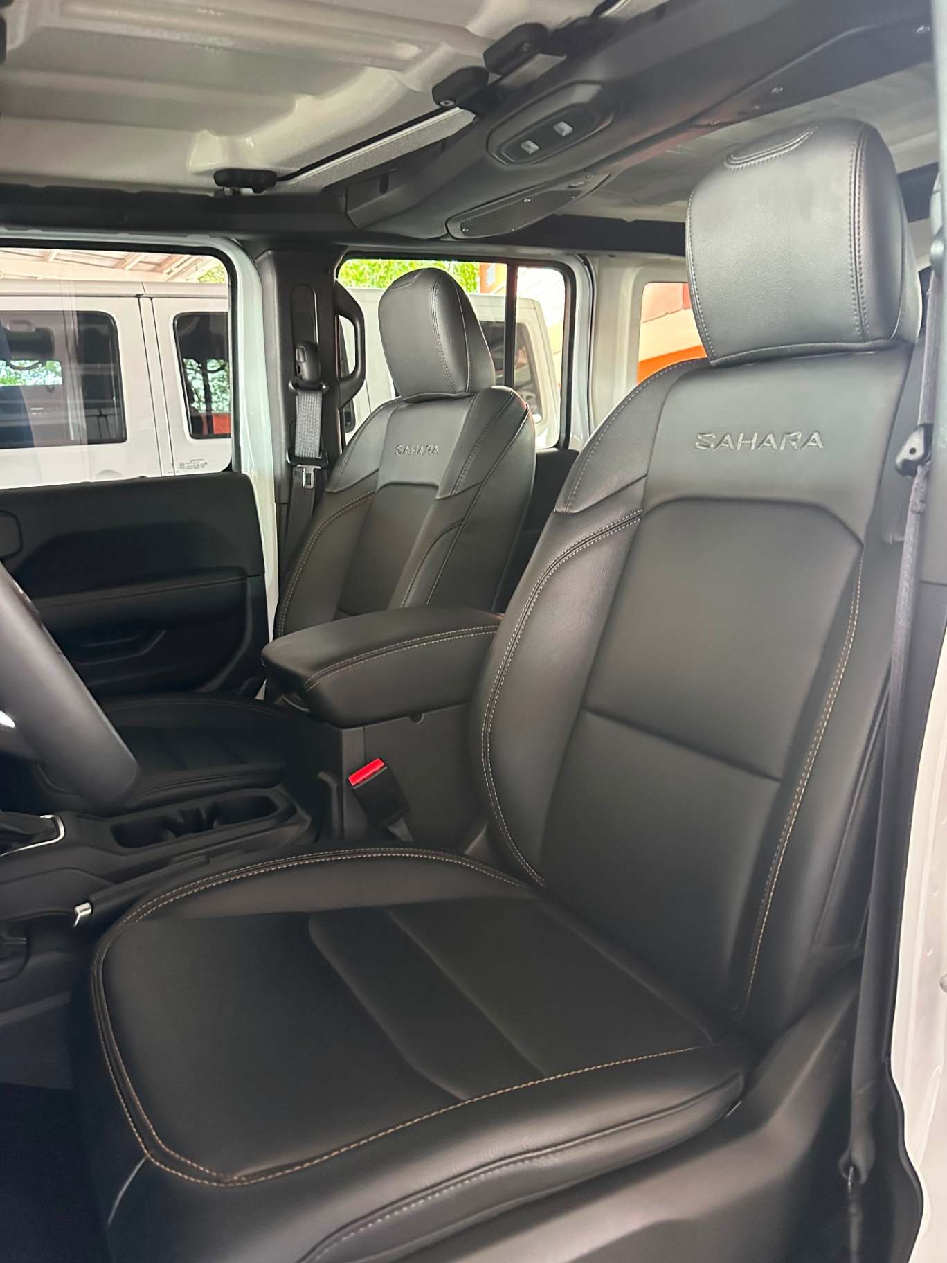 2024 Jeep SAHARA thumbnail 7