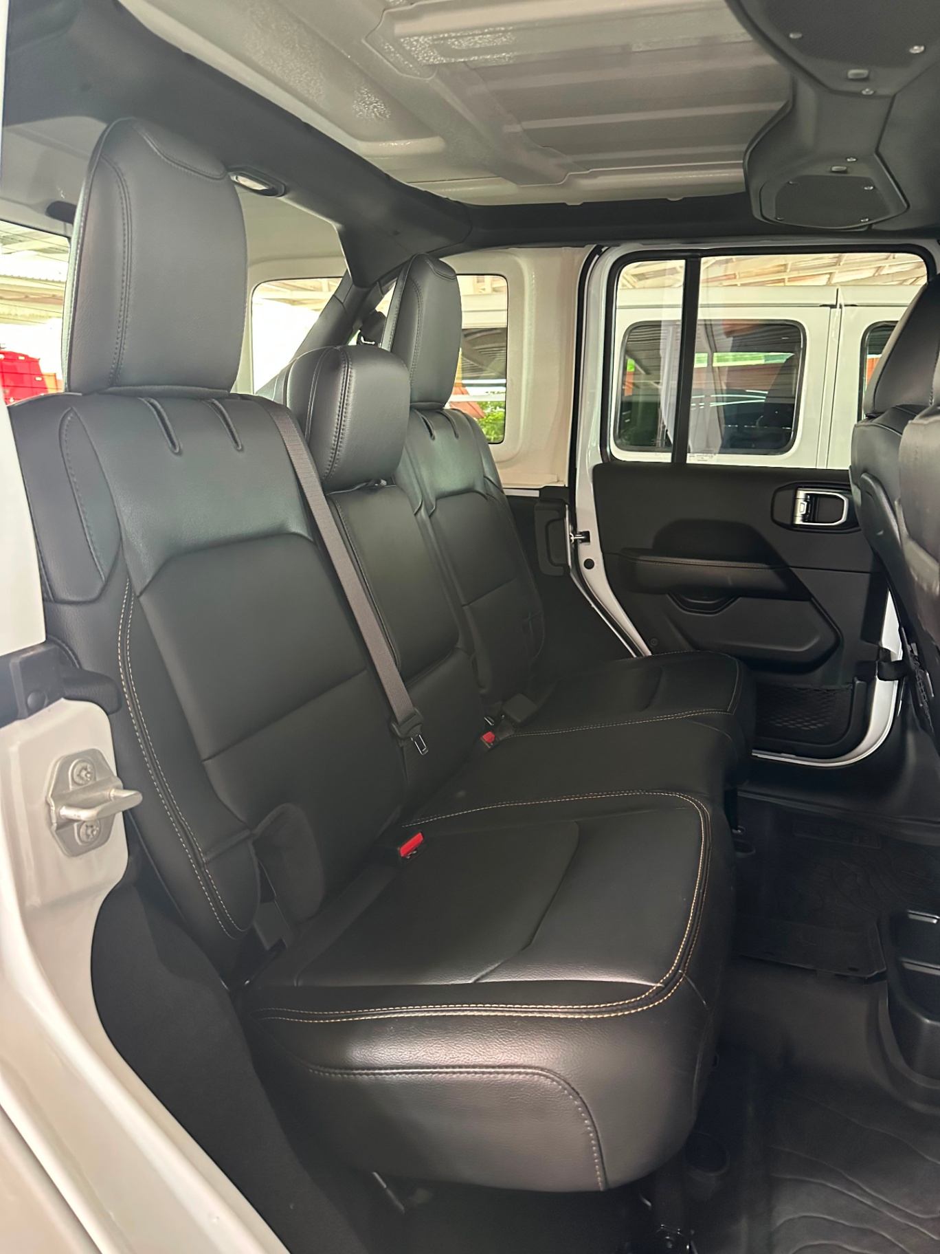 2024 Jeep SAHARA thumbnail 8