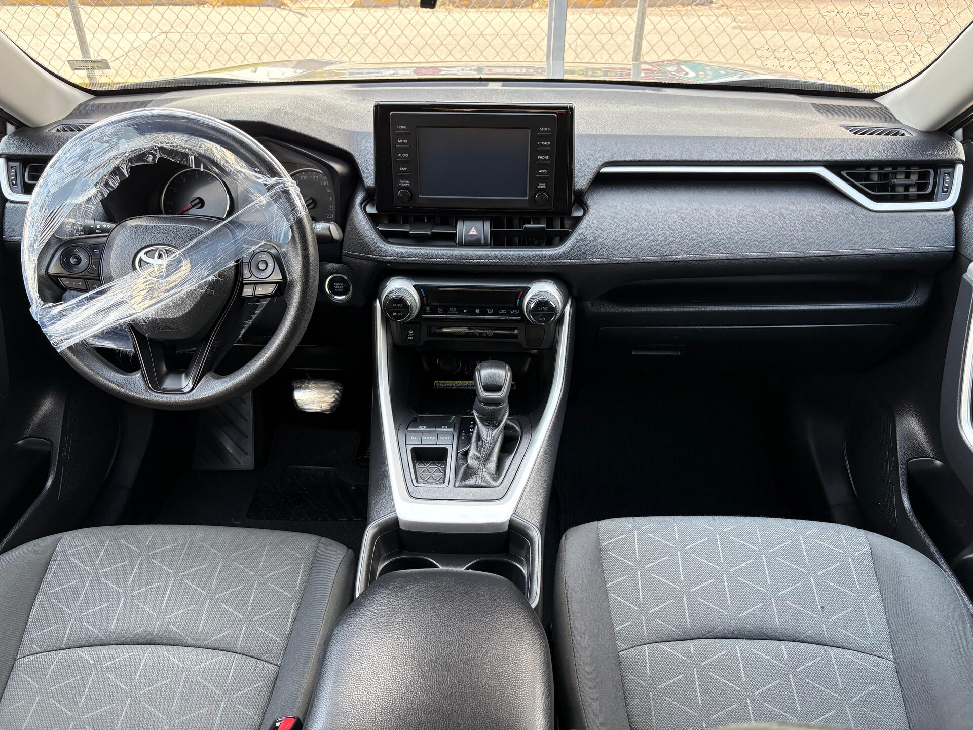 2021 Toyota RAV4 XLE thumbnail 5