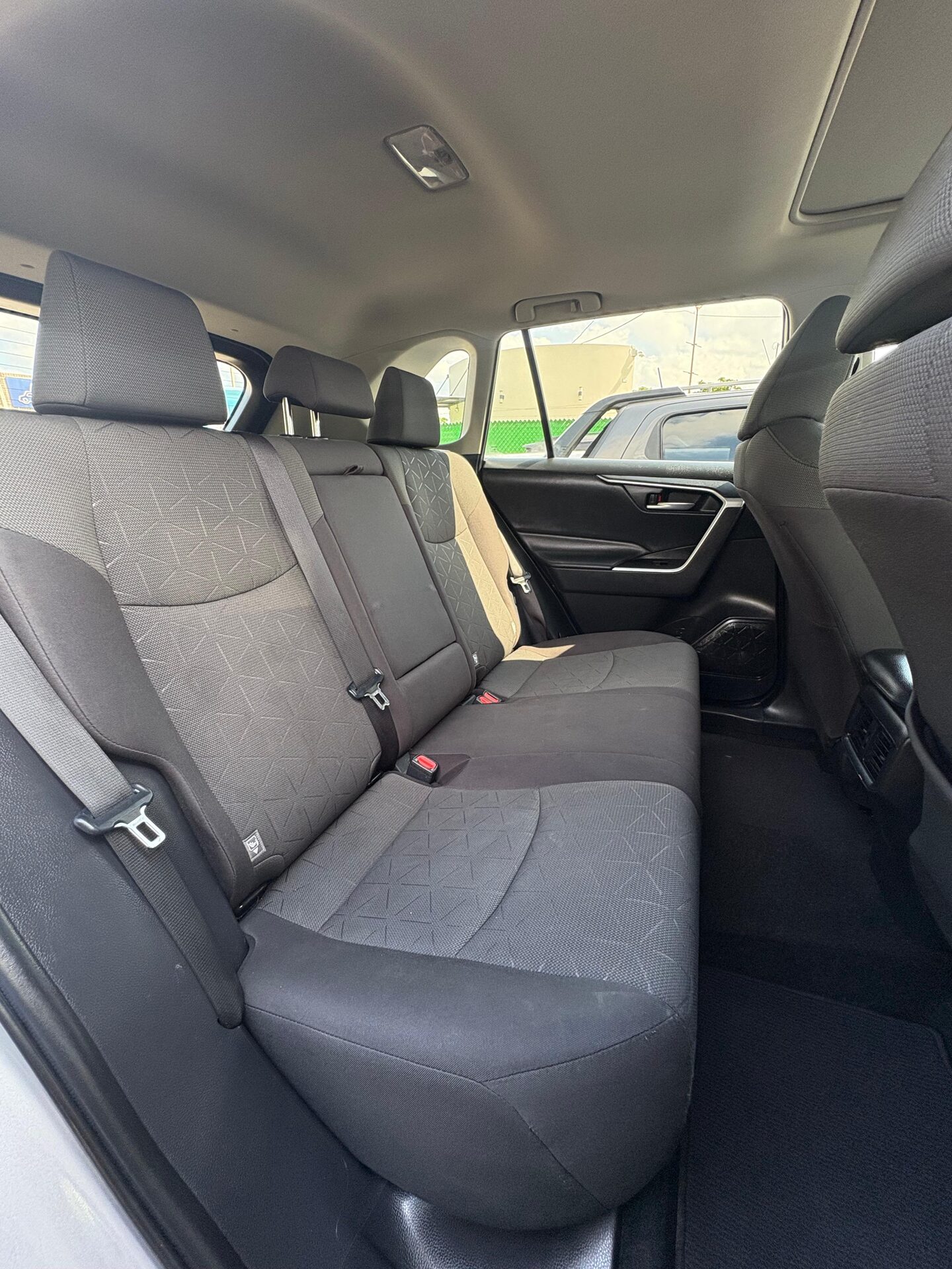 2021 Toyota RAV4 XLE thumbnail 7