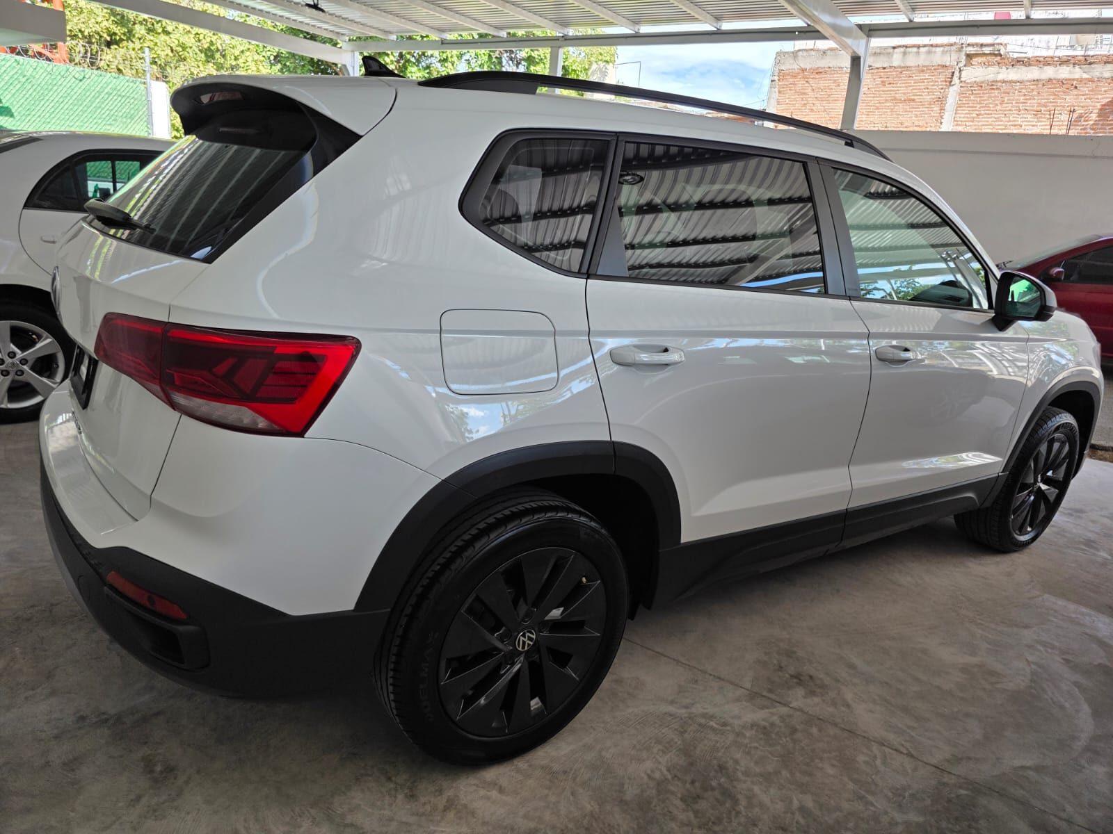 2023 Volkswagen Taos Trendline thumbnail 3