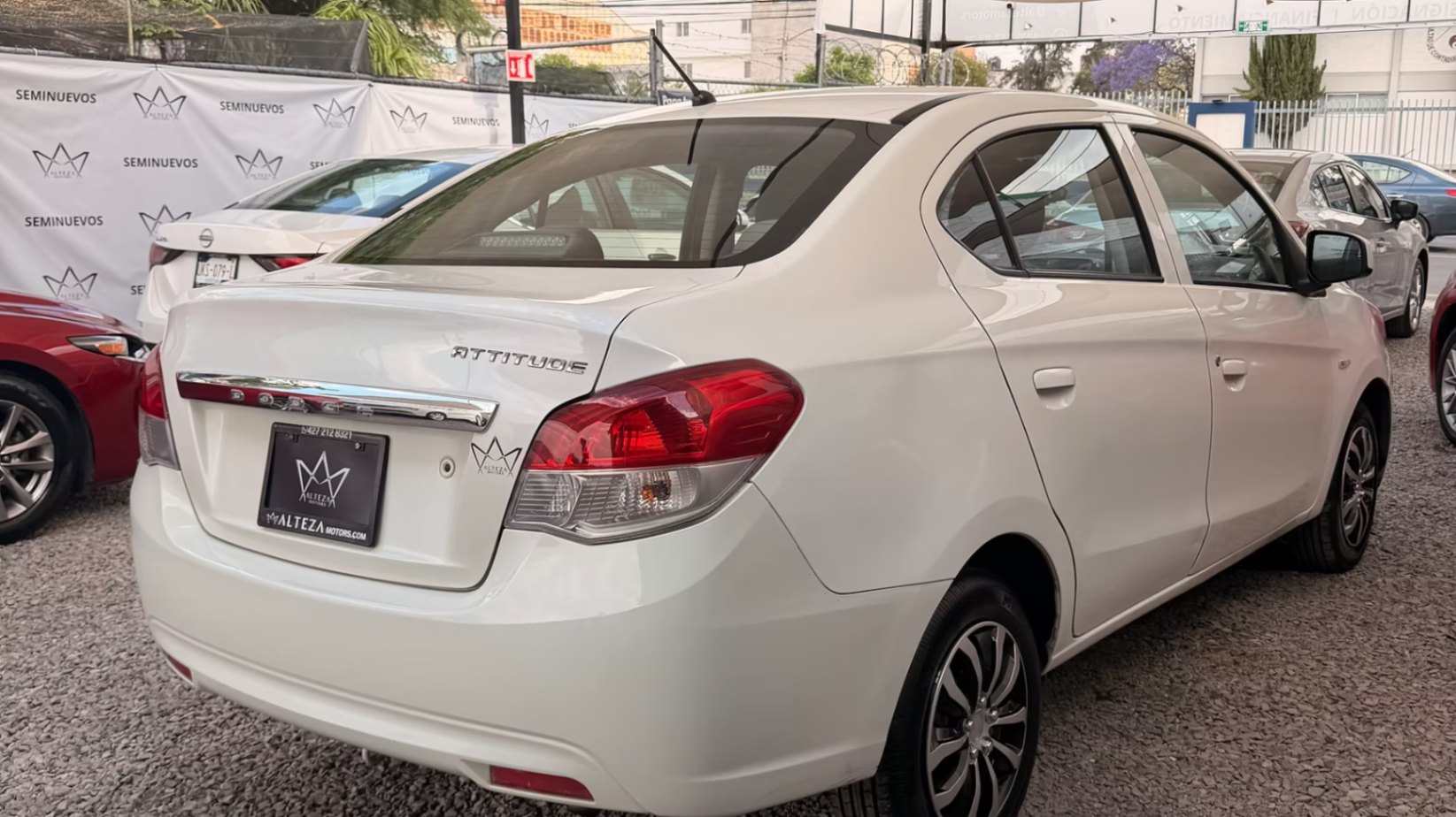 2017 Dodge Attitude SE At miniatura 5