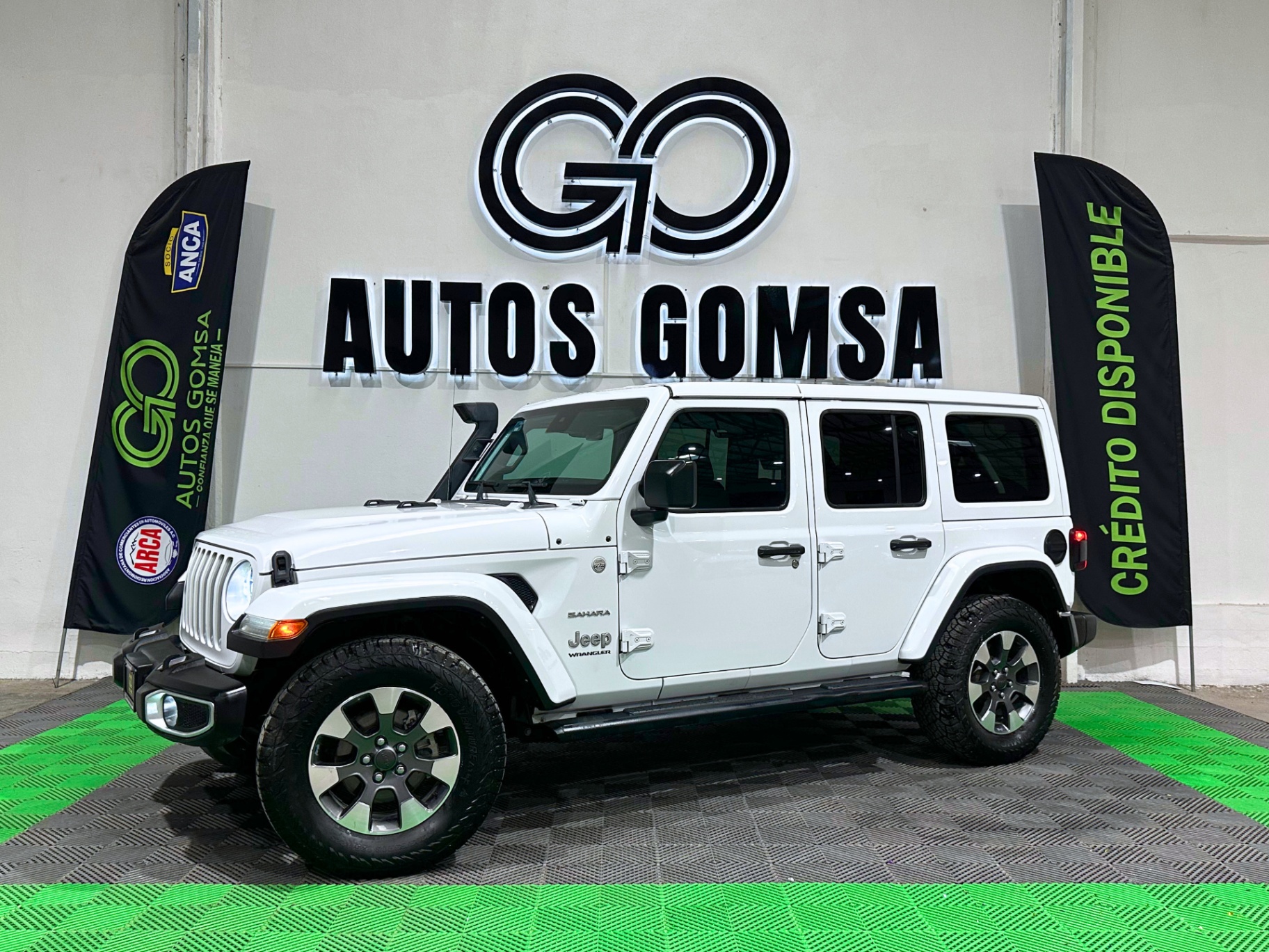 Jeep Wrangler Unlimited Sahara Mild Hybrid 2023 seminuevo en Monterrey — $779,900 — foto 1