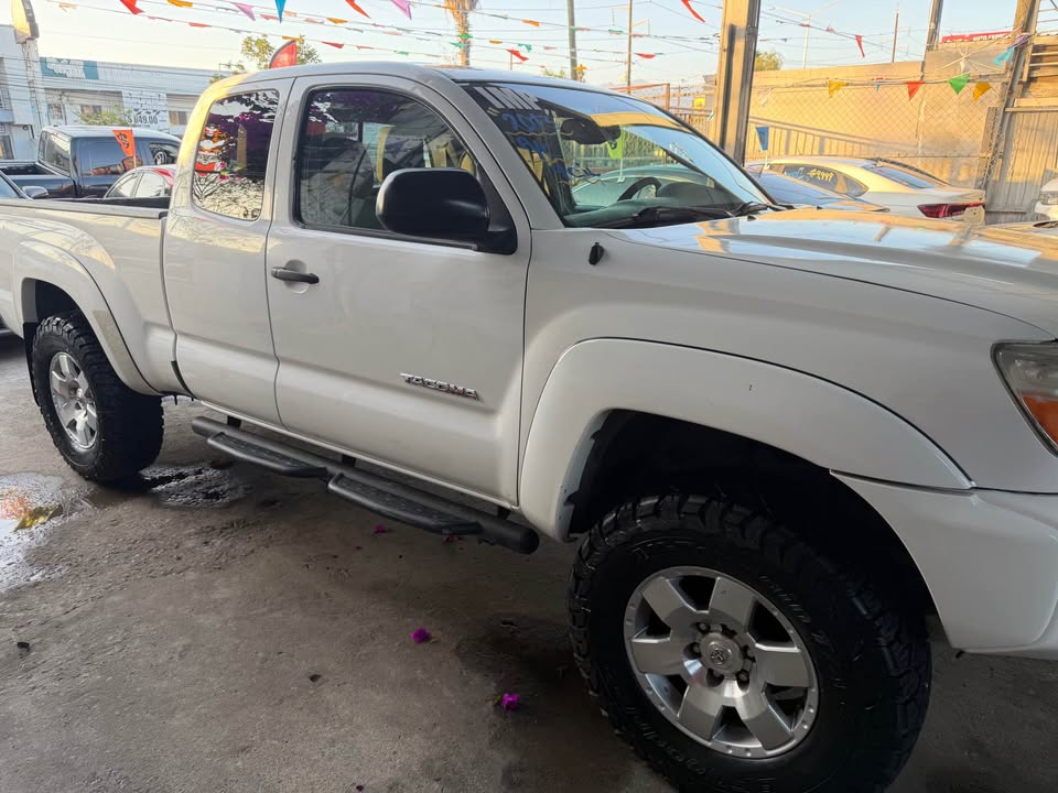 Toyota Tacoma 2013 thumbnail 2
