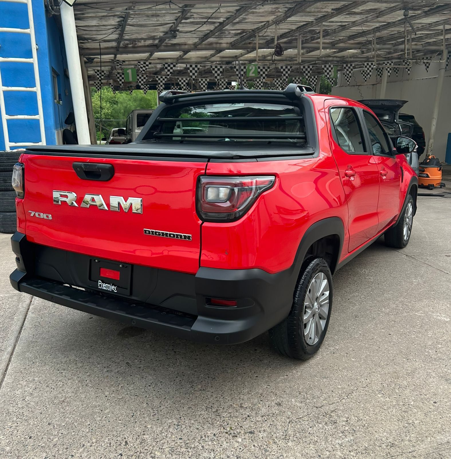 2023 RAM 700 Bighorn thumbnail 7