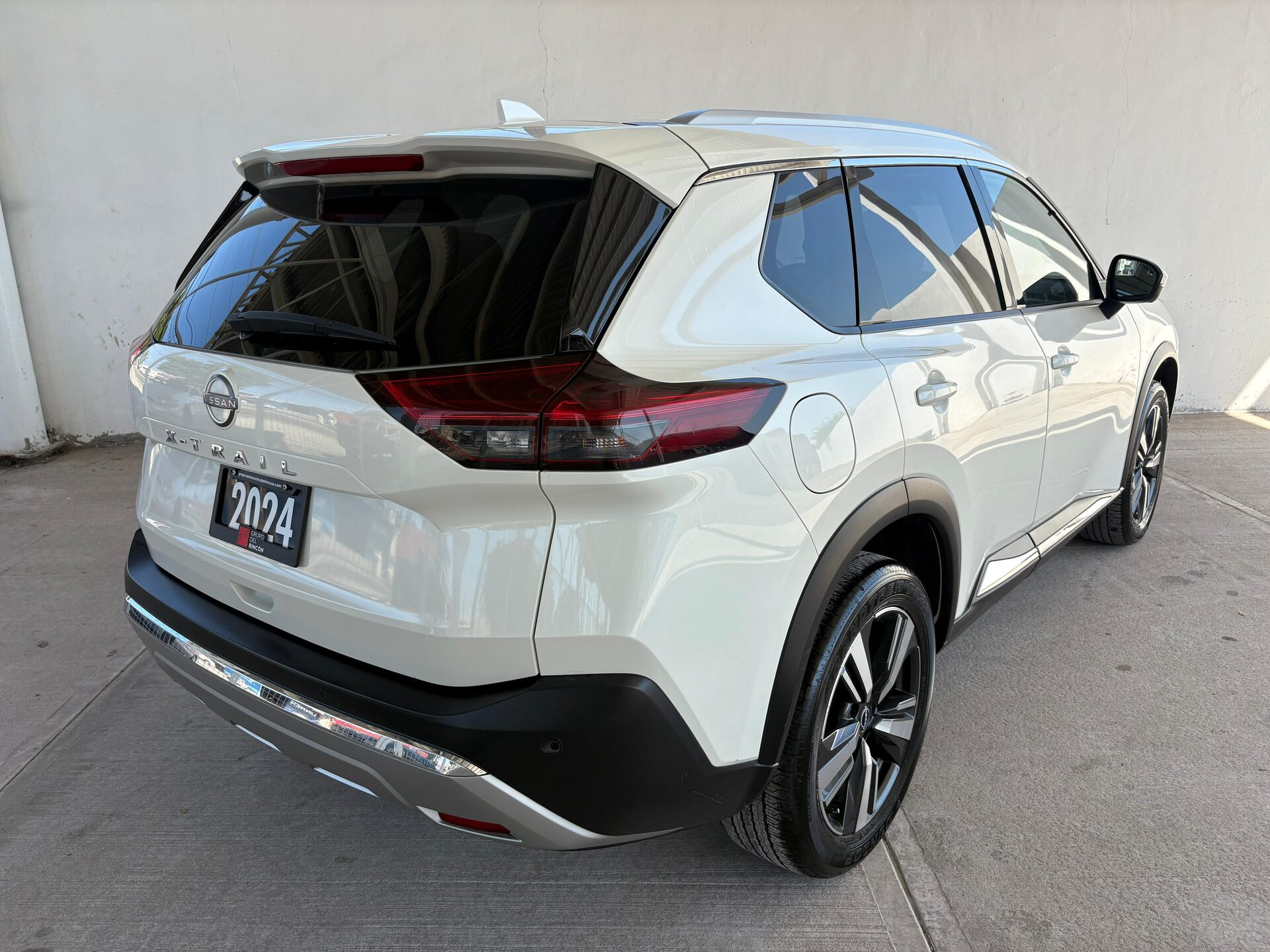 2024 Nissan X-Trail Platinum thumbnail 5