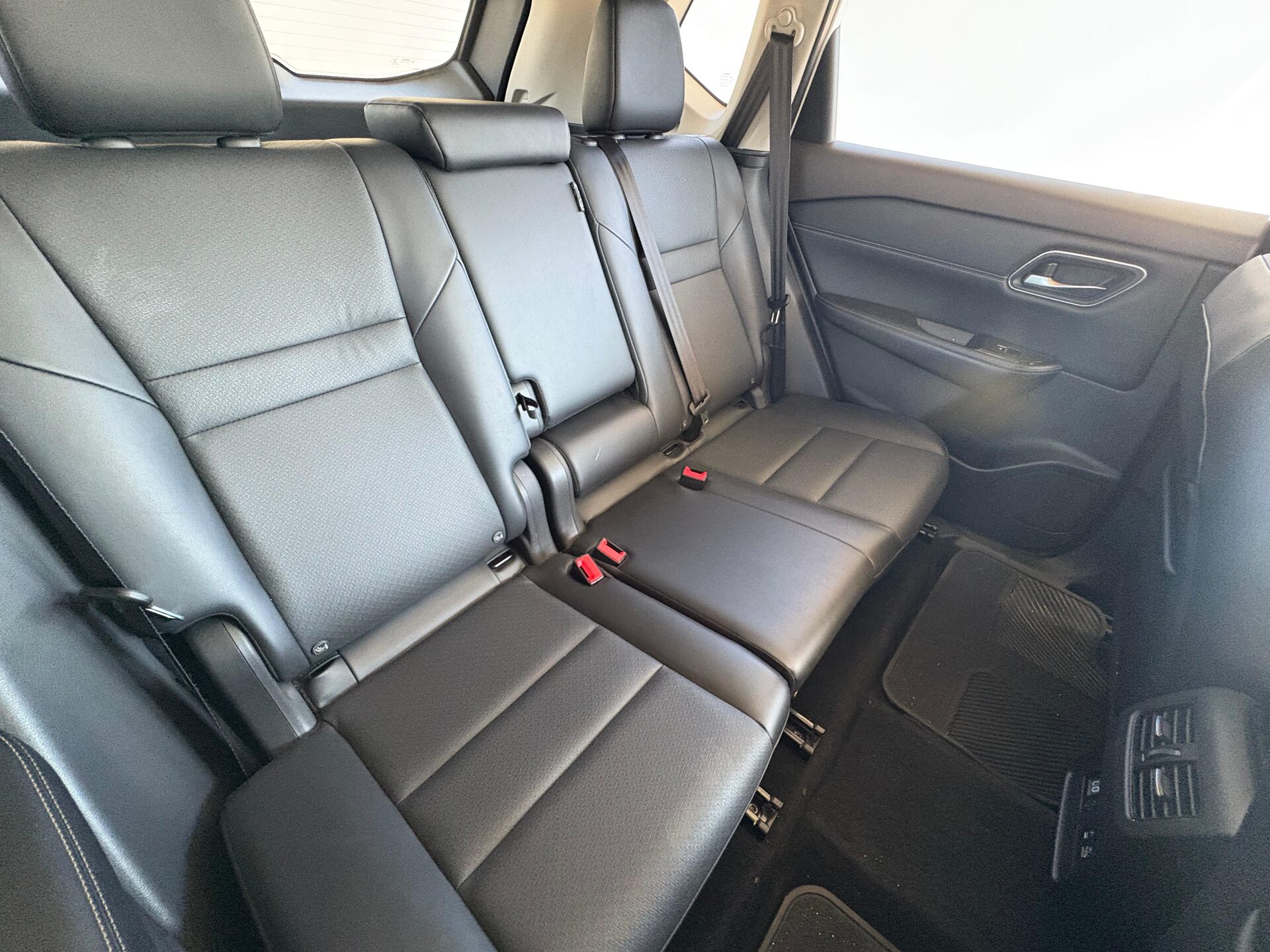 2024 Nissan X-Trail Platinum thumbnail 7