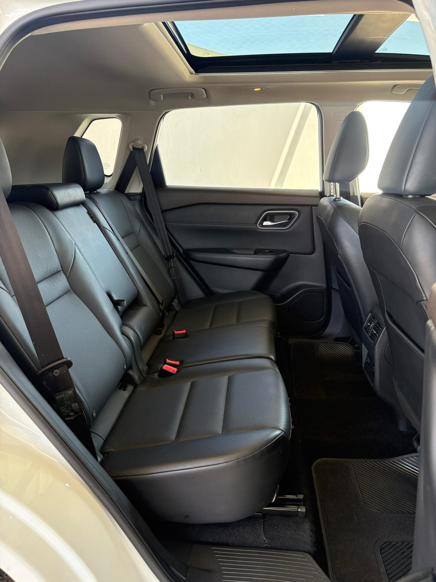 2024 Nissan X-Trail Platinum thumbnail 8