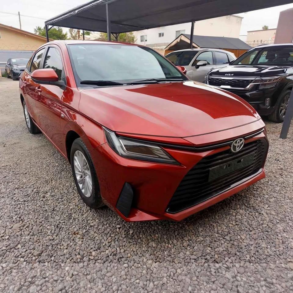 2023 Toyota Yaris foto 2