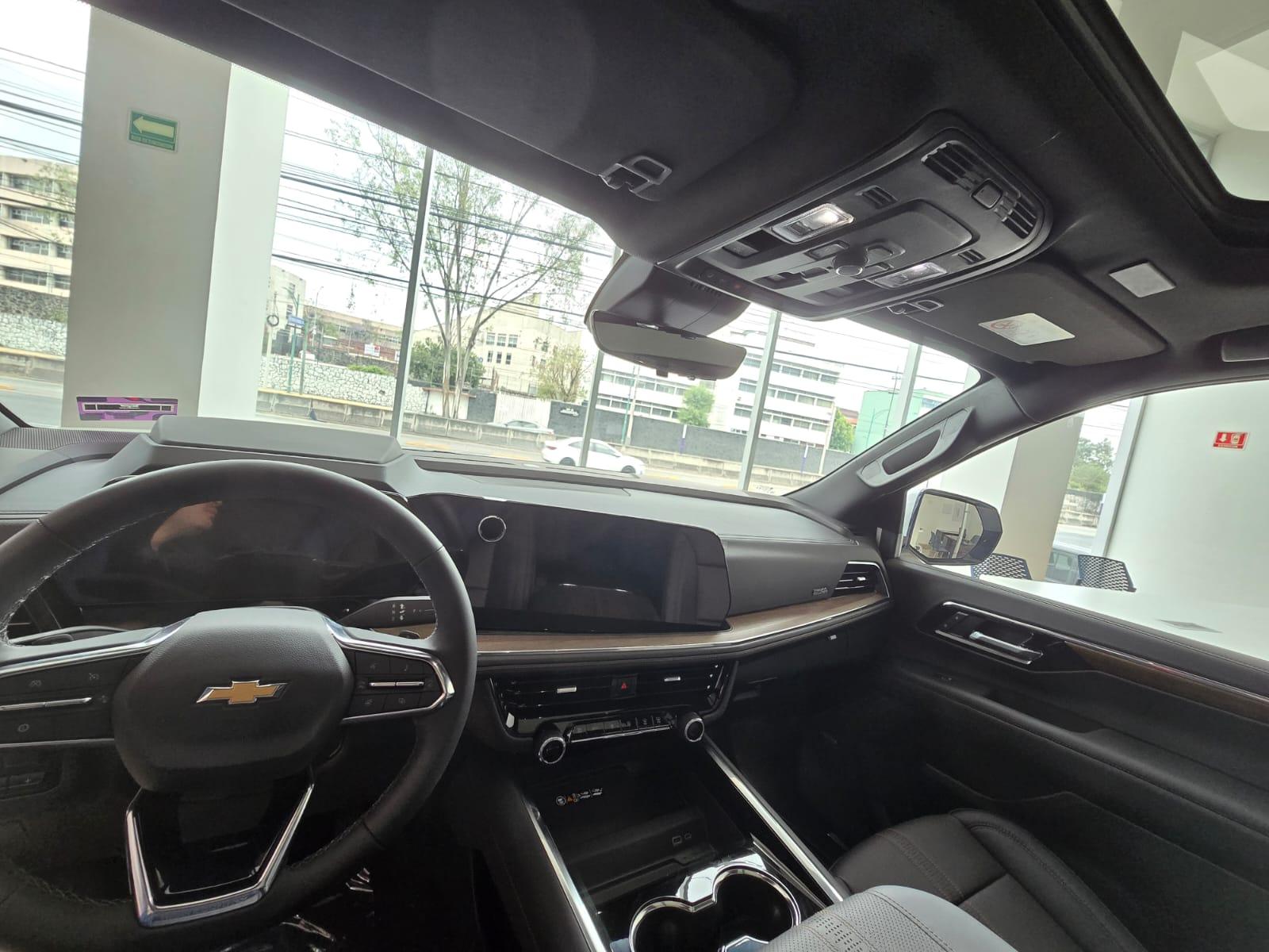 Chevrolet Suburban High Contry 2025 10