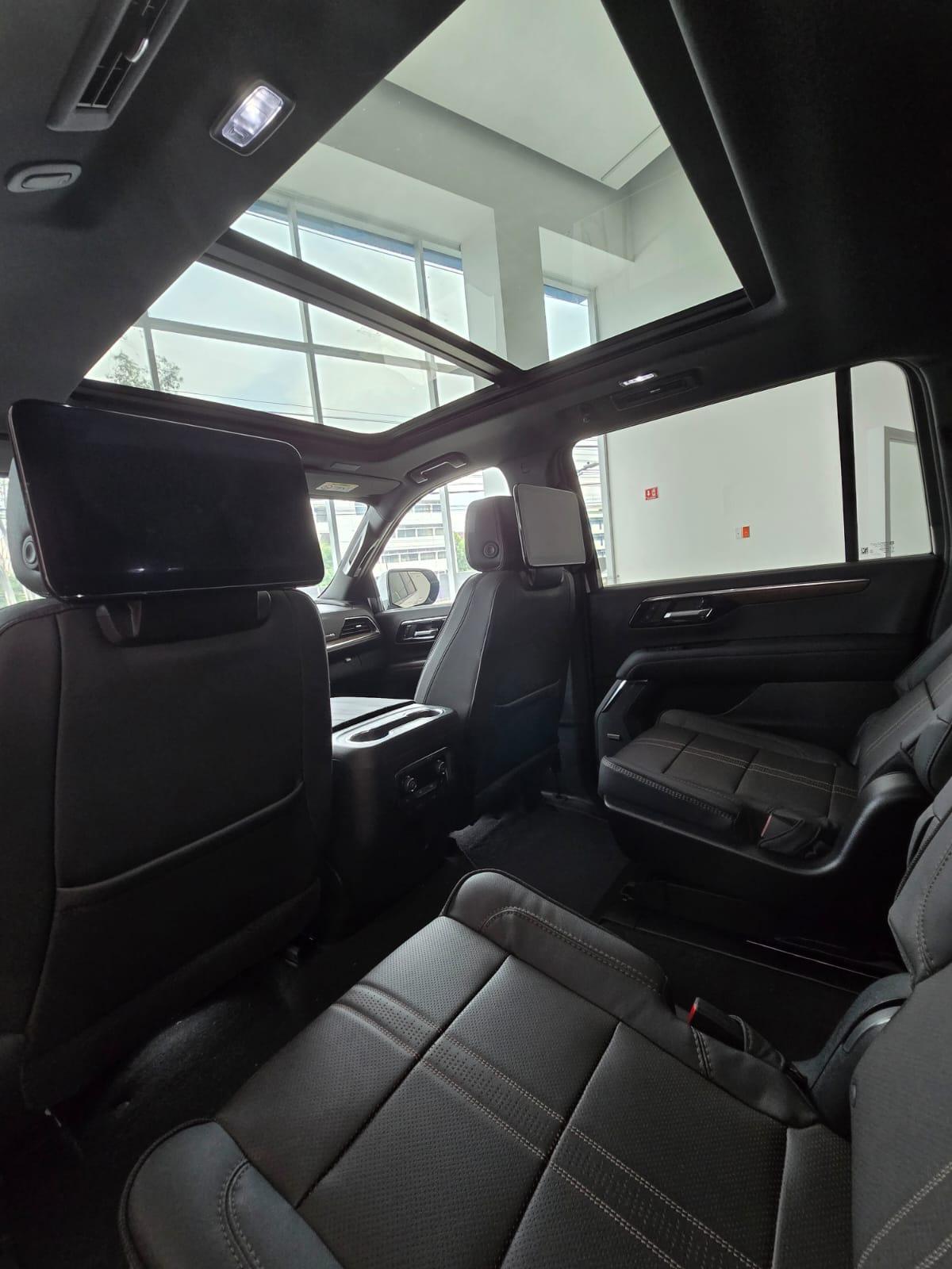 Chevrolet Suburban High Contry 2025 6