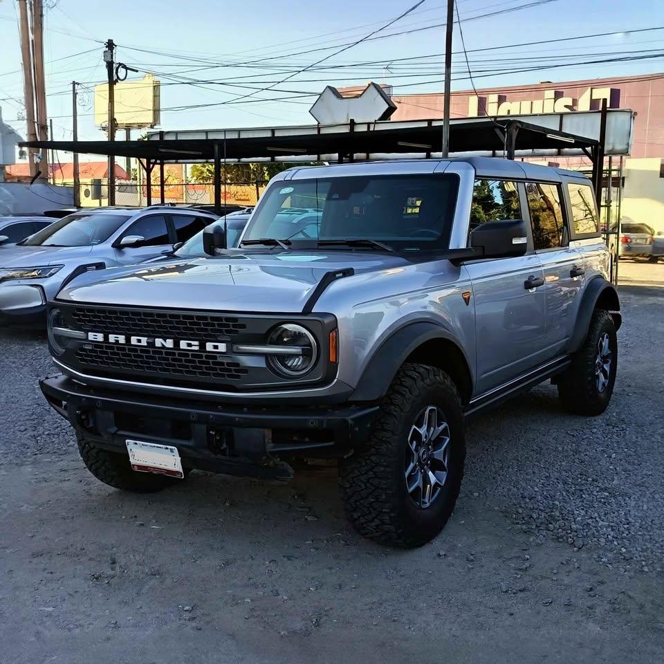 2022 Ford Bronco foto 2
