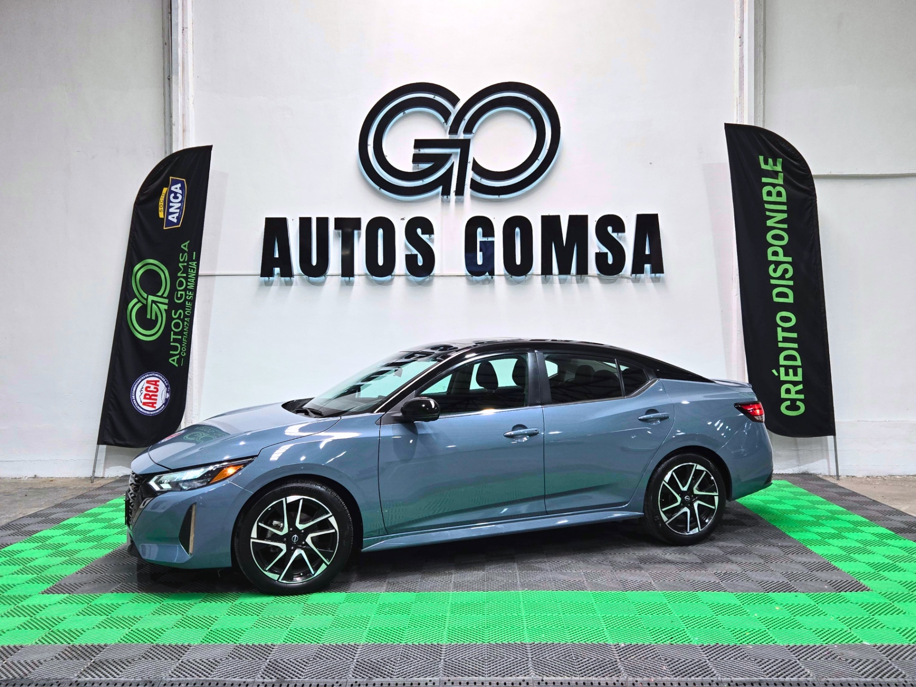 Nissan Sentra SR Bi-Tono CVT 2024 seminuevo en Monterrey — $389,900 — foto 1