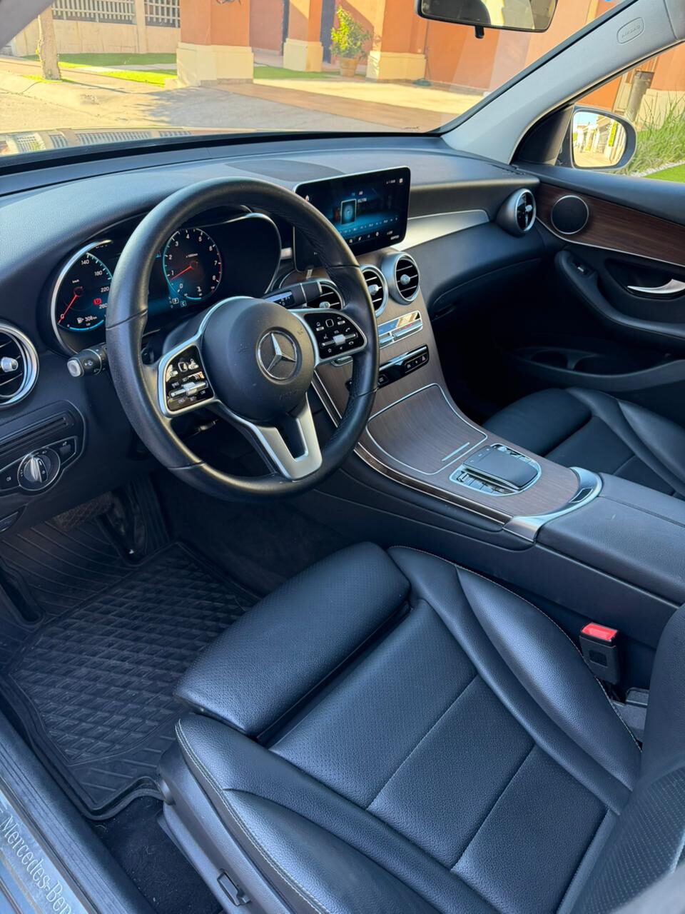 2021 Mercedes-Benz GLC 300 Comfort thumbnail 3
