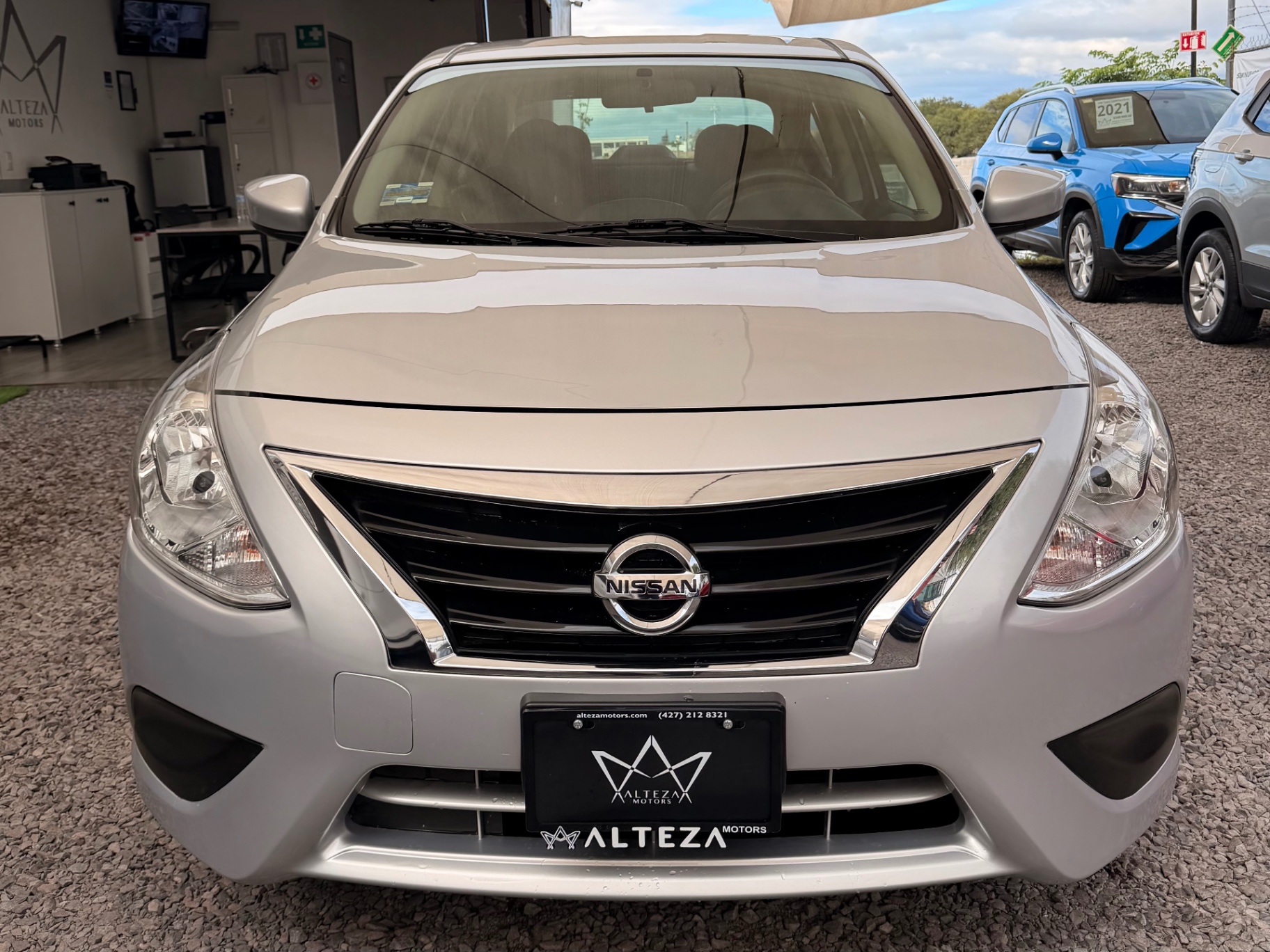 2019 Nissan Versa Sense Aut miniatura 2